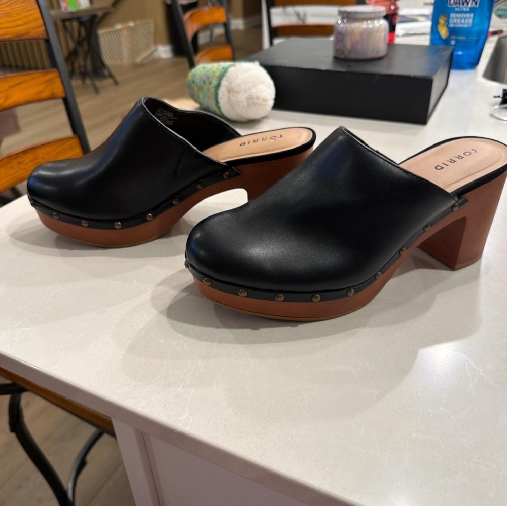 NWOT Torrid Black Leather Mules with Brown Wooden Heel
